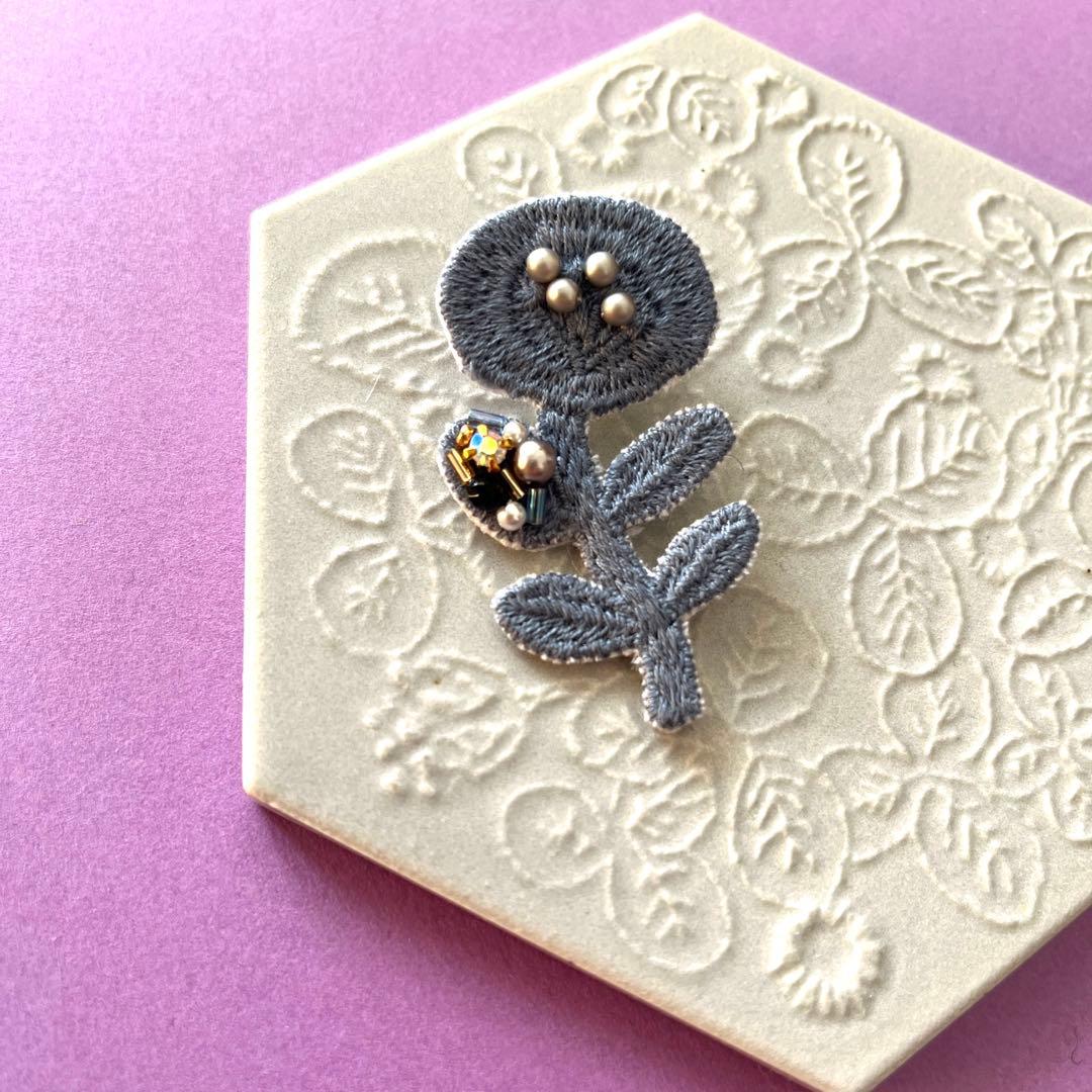 専用　①91ミナペルホネン　ハンドメイド　ブローチ　アクセサリー