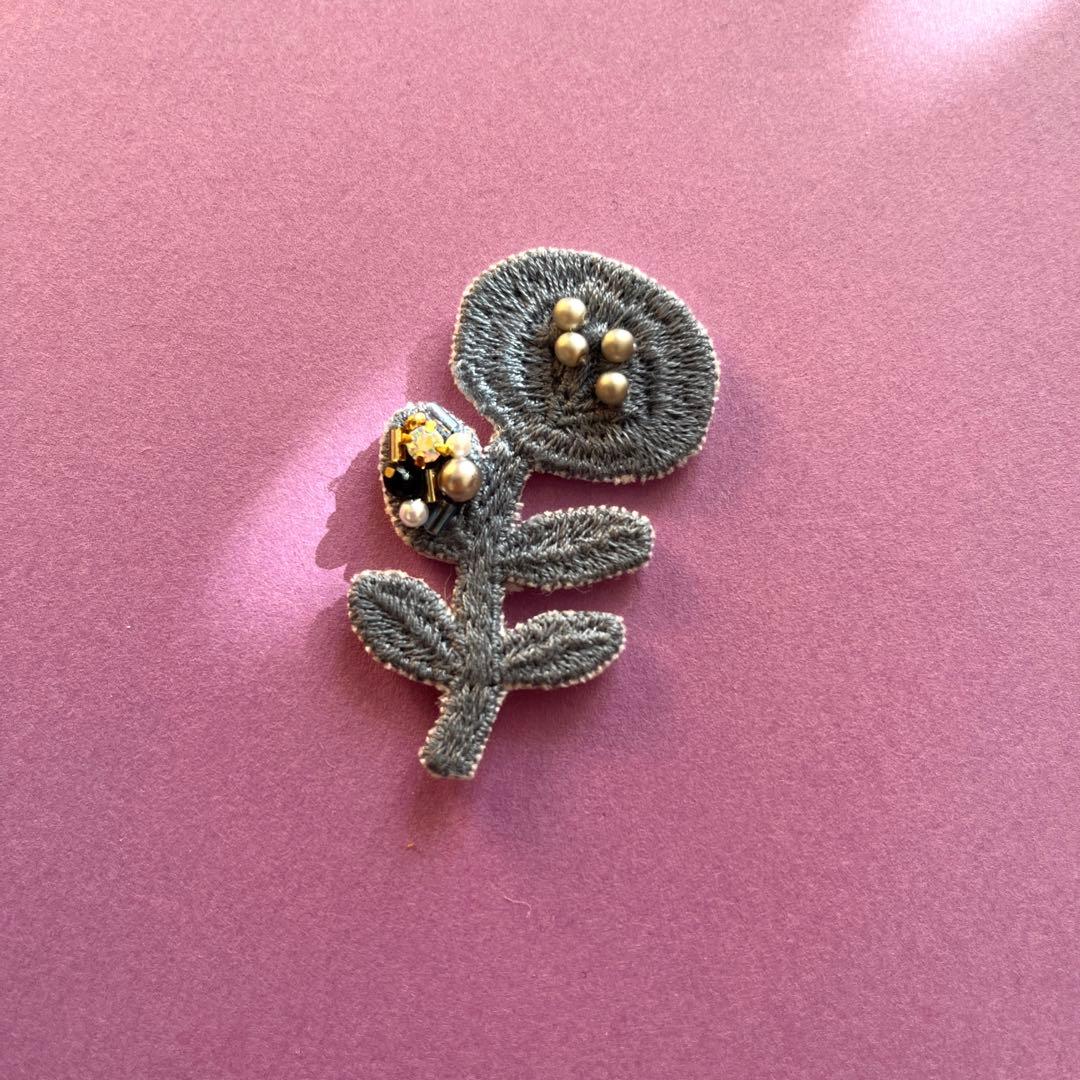 専用　①91ミナペルホネン　ハンドメイド　ブローチ　アクセサリー