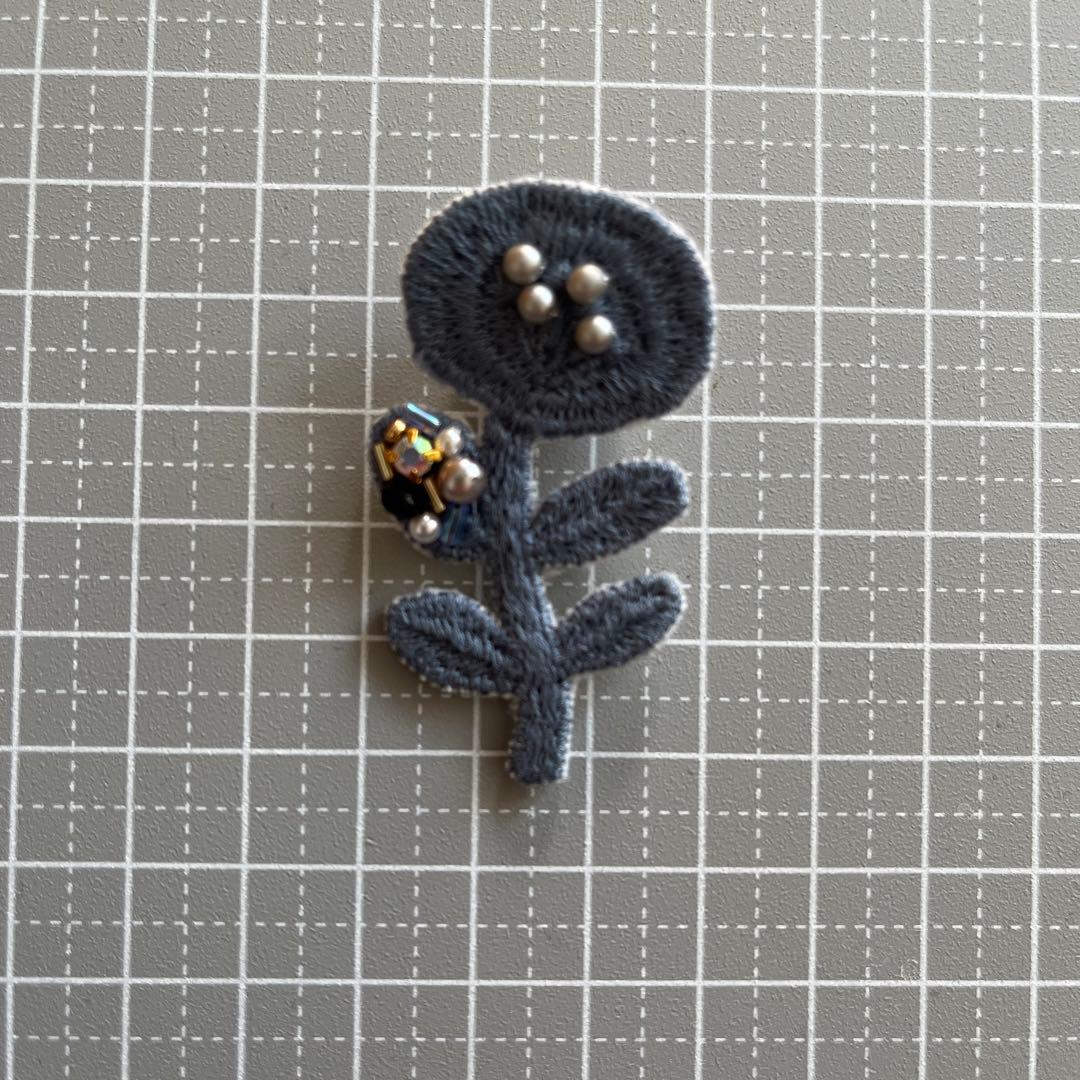専用　①91ミナペルホネン　ハンドメイド　ブローチ　アクセサリー