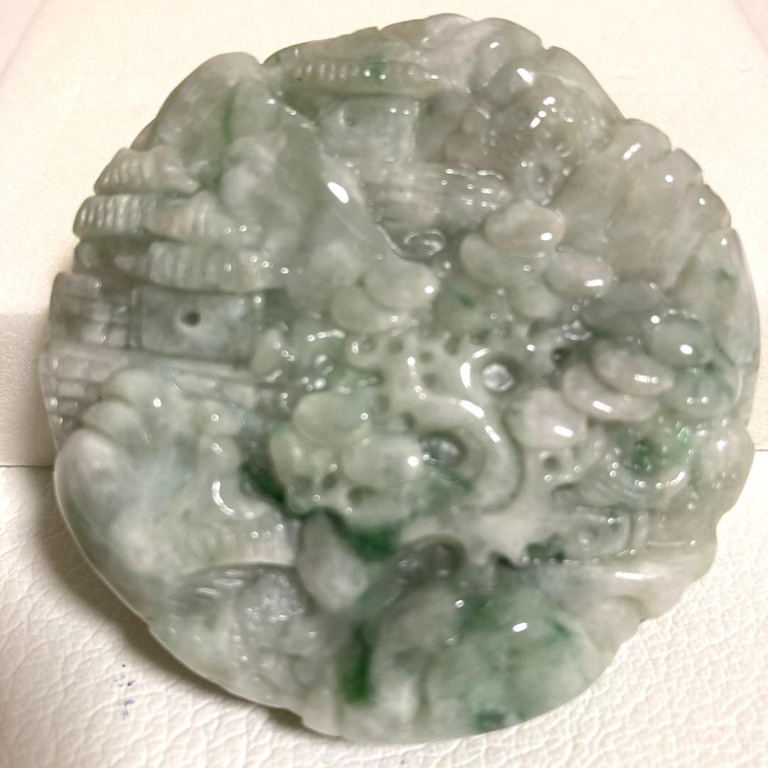 ヒスイ　山水風景　彫刻　根付　置物