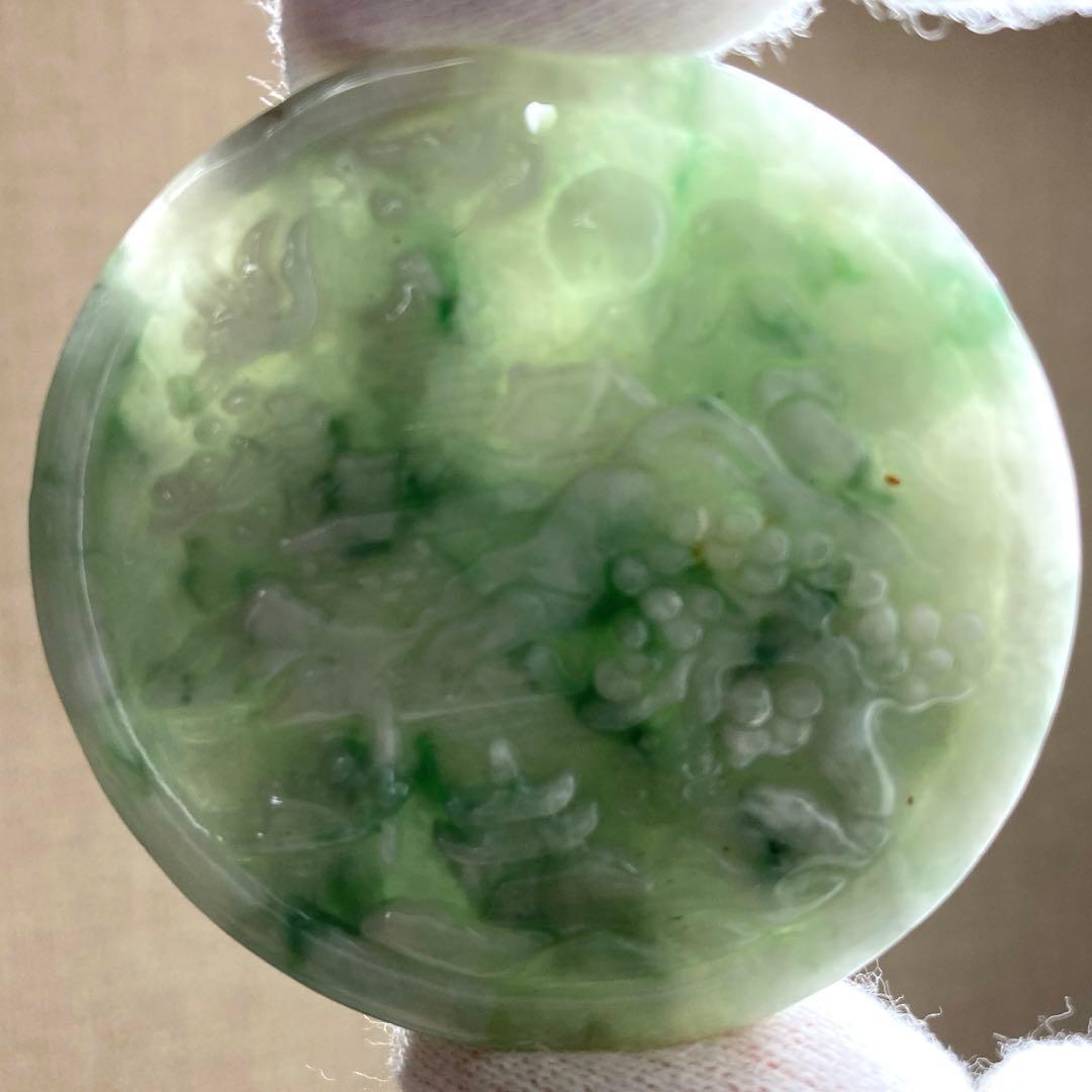 ヒスイ　山水風景　彫刻　根付　置物