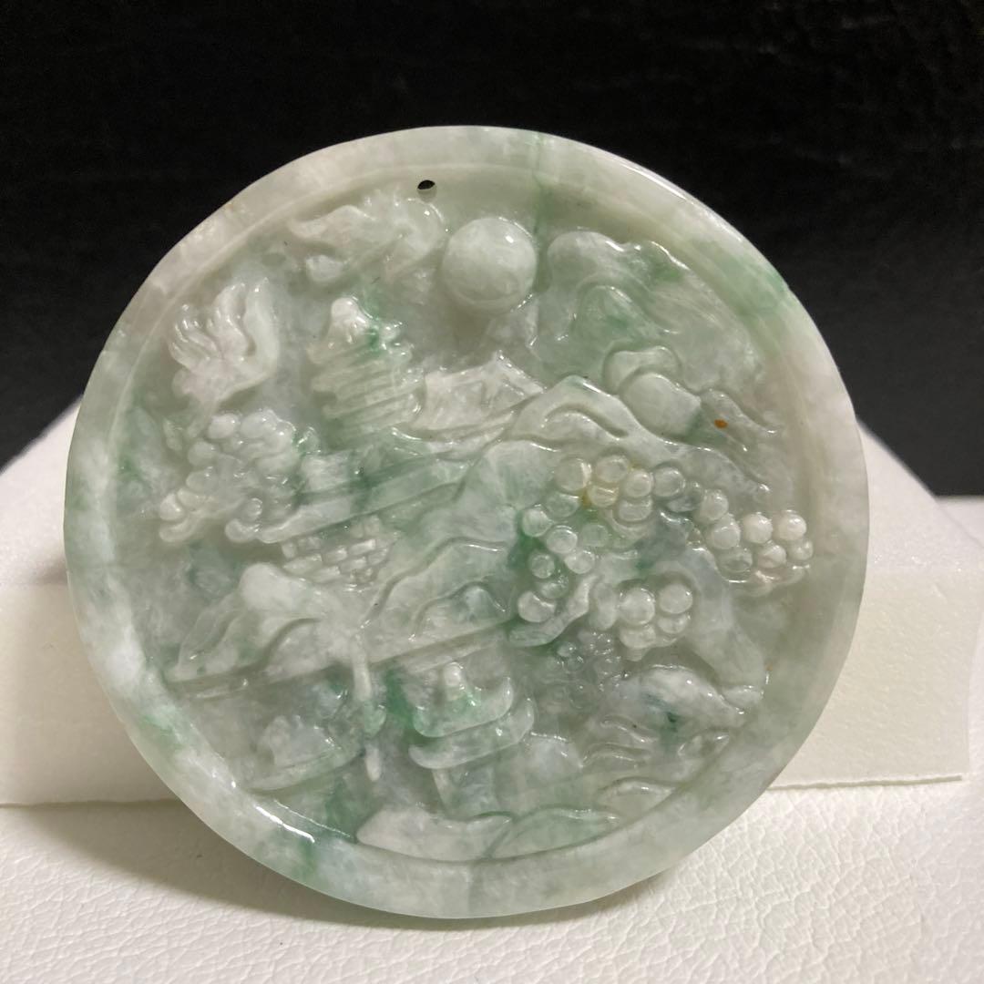 ヒスイ　山水風景　彫刻　根付　置物