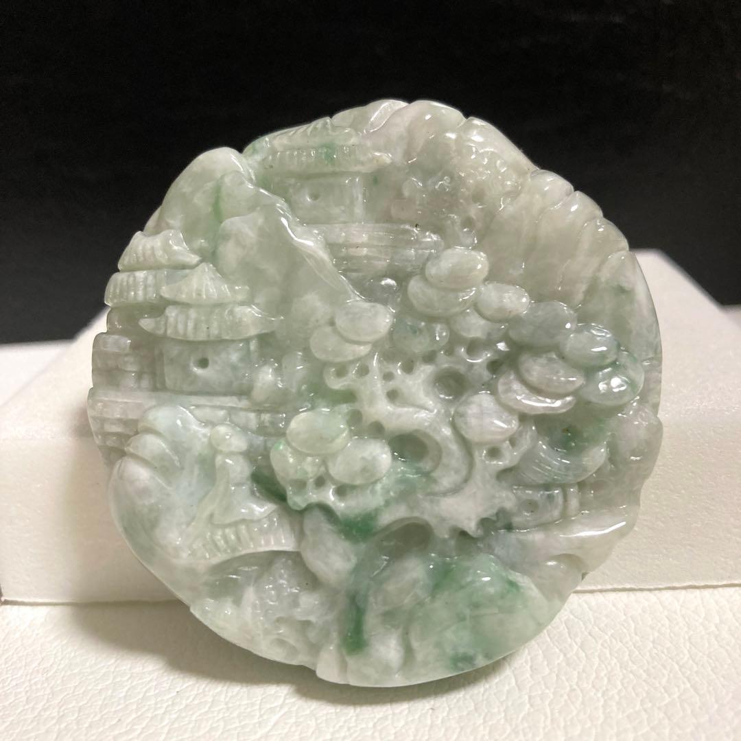 ヒスイ　山水風景　彫刻　根付　置物