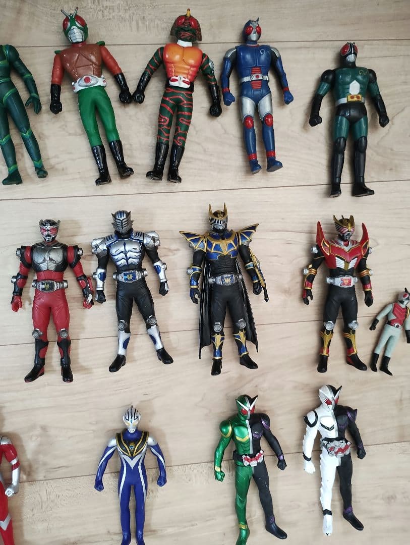 ウルトラマン＆怪獣、仮面ライダー、戦隊ヒーローソフビ人形約70体セット