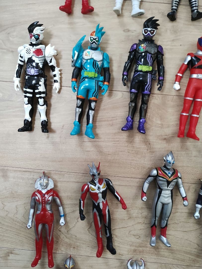 ウルトラマン＆怪獣、仮面ライダー、戦隊ヒーローソフビ人形約70体セット