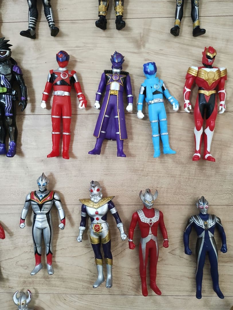 ウルトラマン＆怪獣、仮面ライダー、戦隊ヒーローソフビ人形約70体セット
