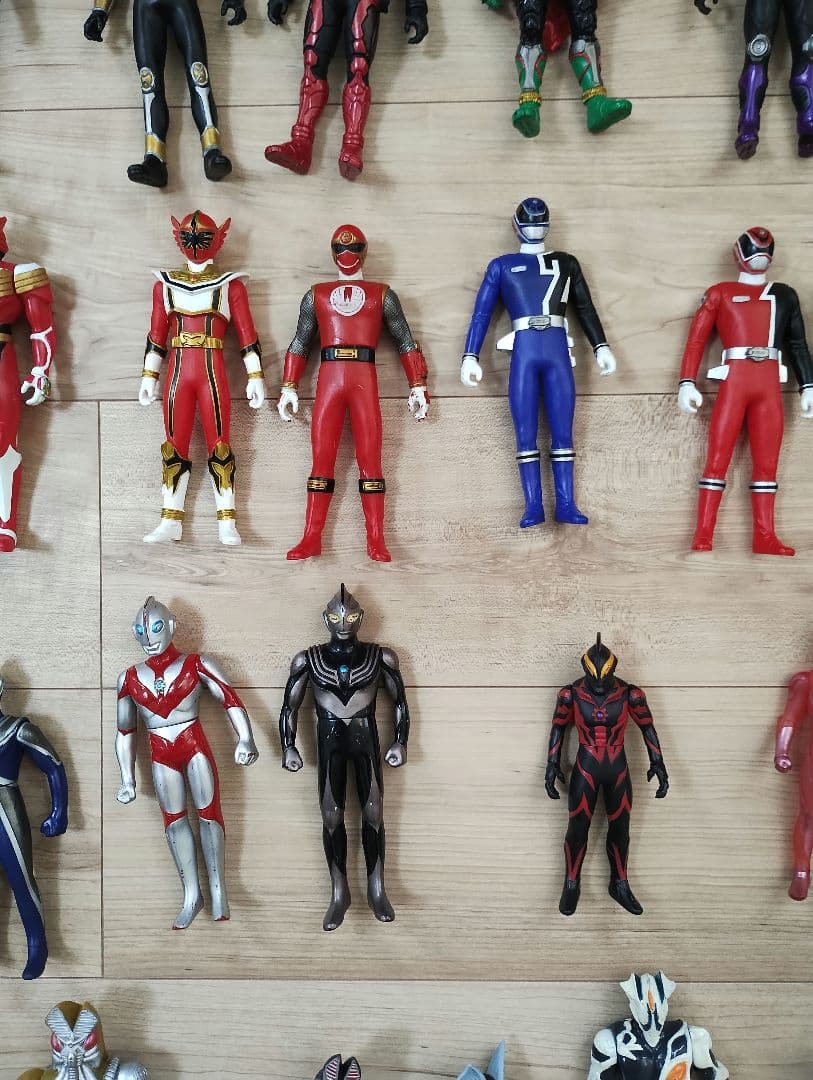ウルトラマン＆怪獣、仮面ライダー、戦隊ヒーローソフビ人形約70体セット