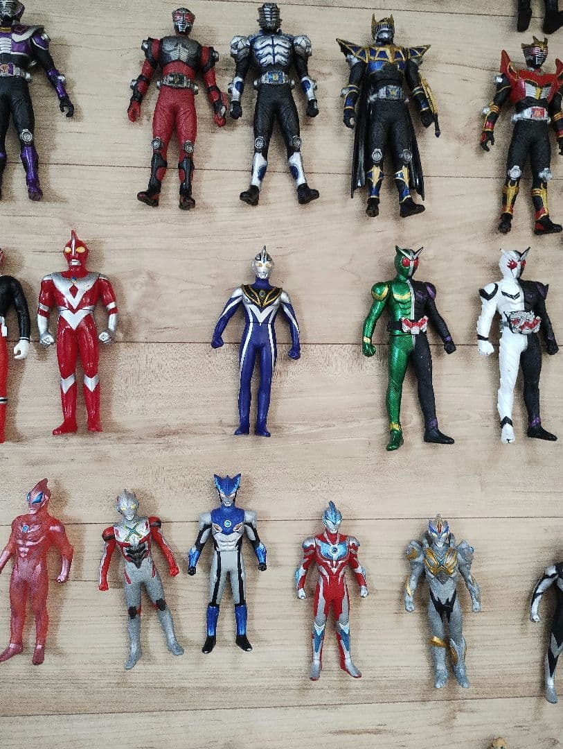 ウルトラマン＆怪獣、仮面ライダー、戦隊ヒーローソフビ人形約70体セット