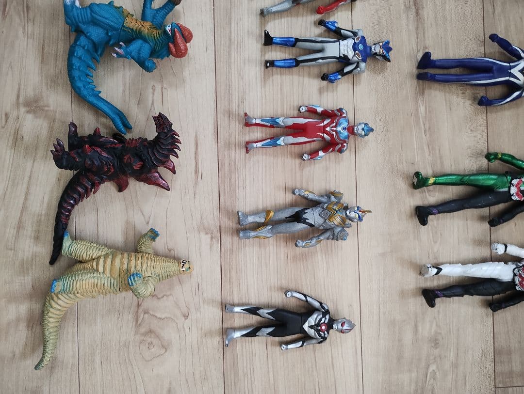 ウルトラマン＆怪獣、仮面ライダー、戦隊ヒーローソフビ人形約70体セット