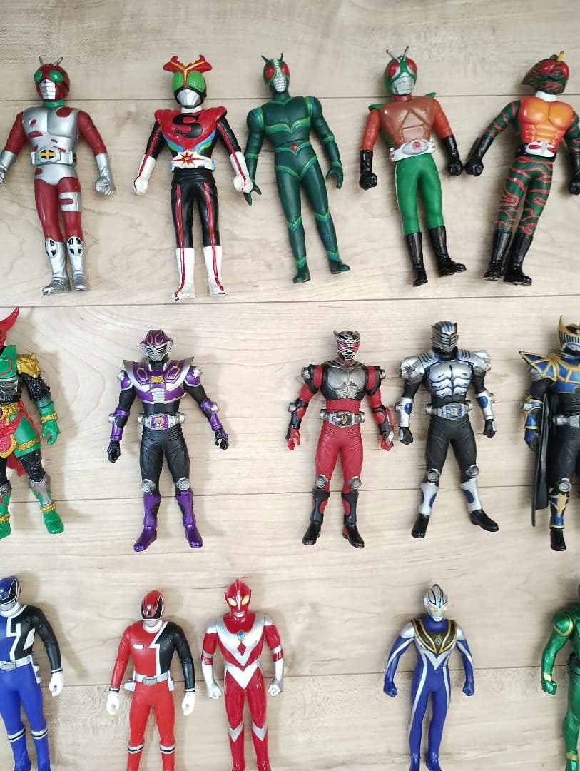 ウルトラマン＆怪獣、仮面ライダー、戦隊ヒーローソフビ人形約70体セット