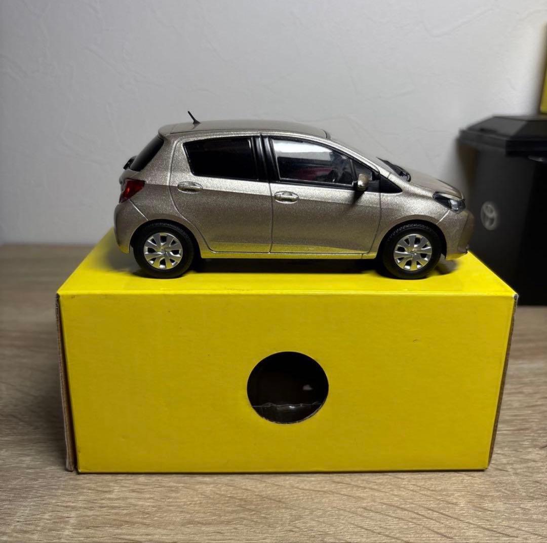 【2台セット】トヨタ ヴィッツ 1/30カラーサンプルミニカー 非売品