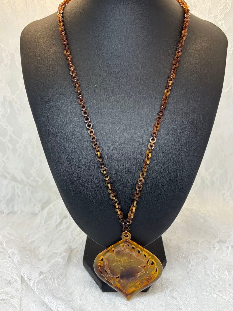 一点物 鼈甲製　花彫刻 ロングネックレス レディース　オシャレ　上品