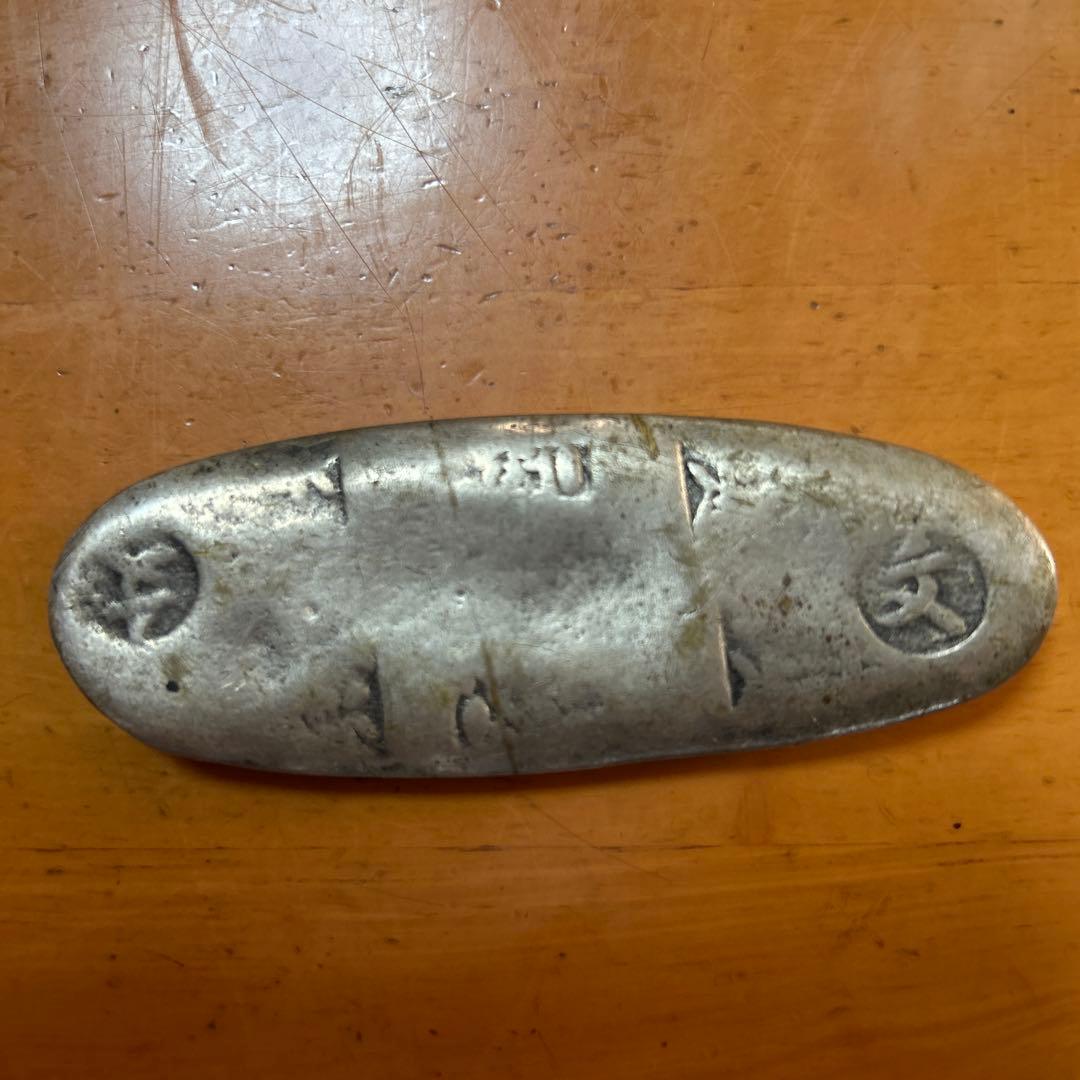 旧貨幣・記念硬貨のような金属製品（丁銀）