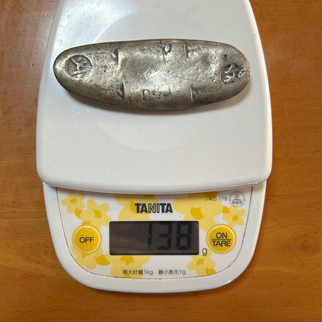 旧貨幣・記念硬貨のような金属製品（丁銀）