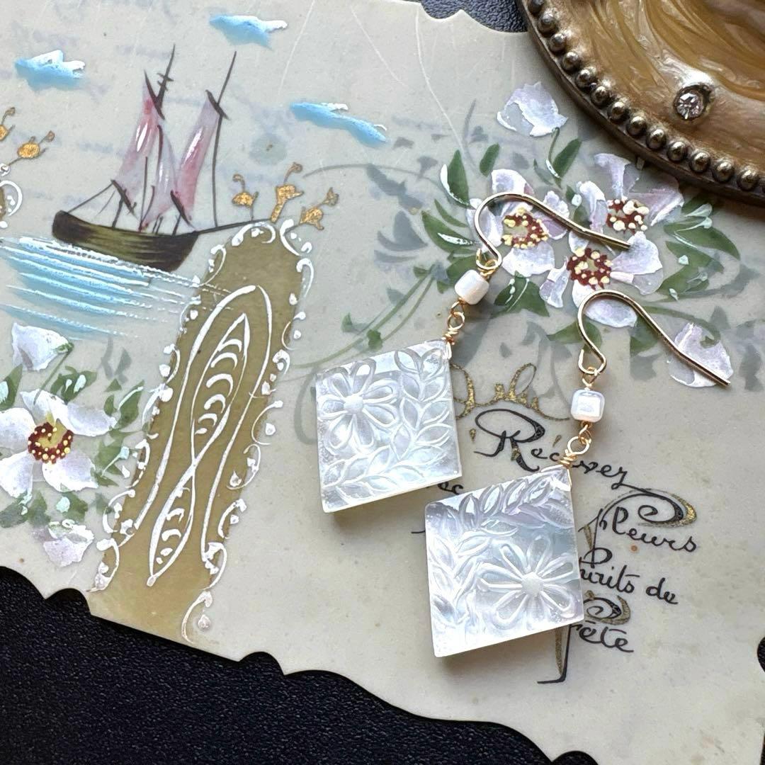 《1点限定》MOP&水晶タヒチアンティアレマイレカービング＊ピアスorイヤリング