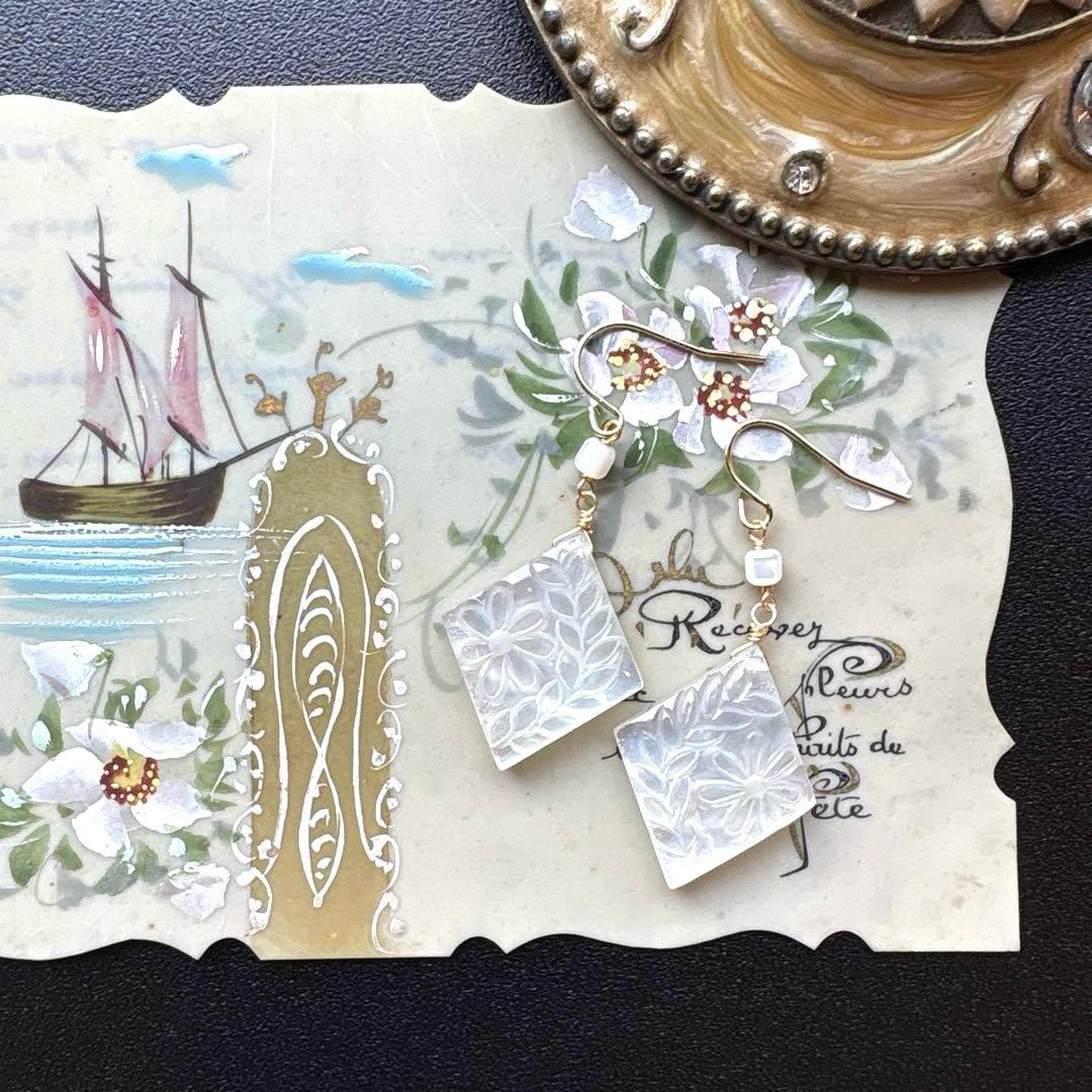 《1点限定》MOP&水晶タヒチアンティアレマイレカービング＊ピアスorイヤリング