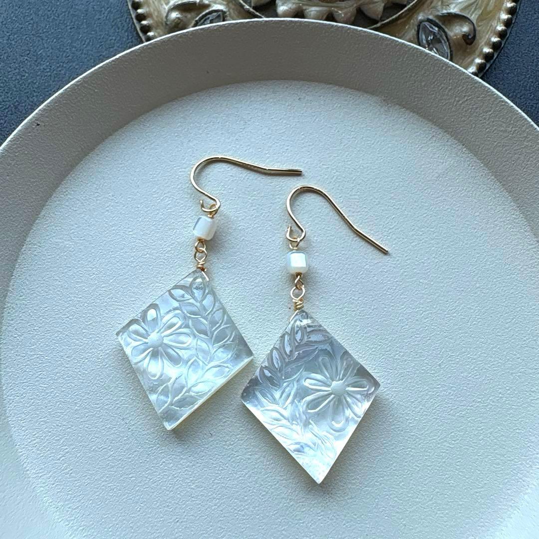 《1点限定》MOP&水晶タヒチアンティアレマイレカービング＊ピアスorイヤリング