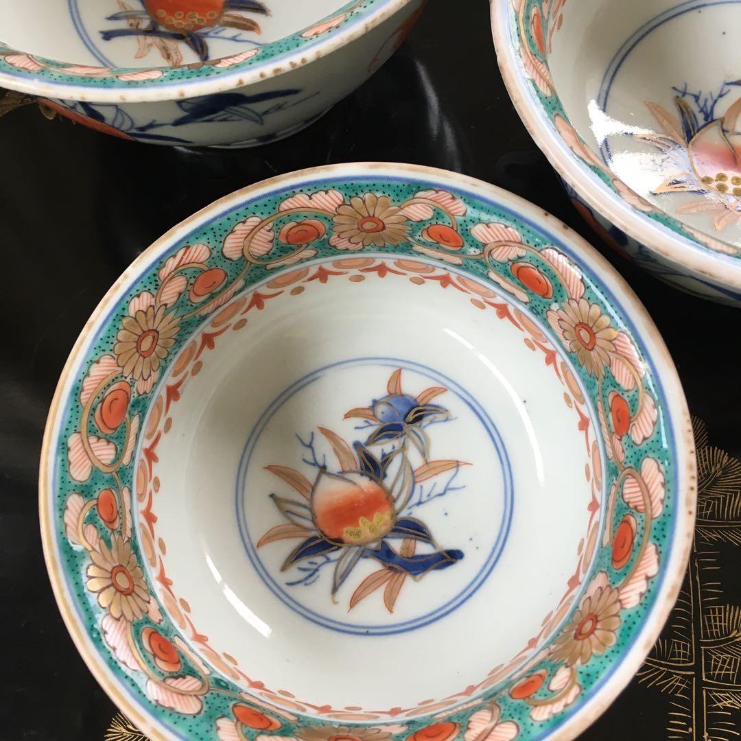 古伊万里　金彩色絵　菊唐草、瓔珞文、桃の図　三つ組鉢