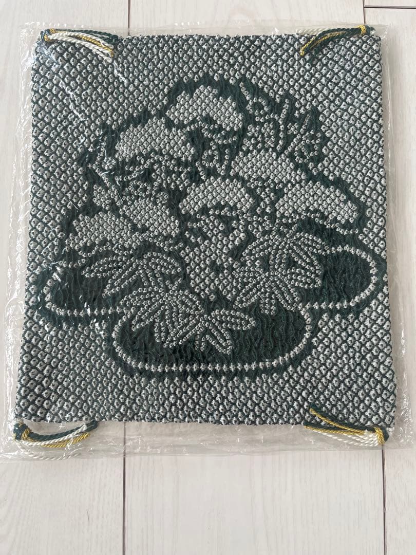 寿儀式　祝い　寿と花の刺繍の布製置物