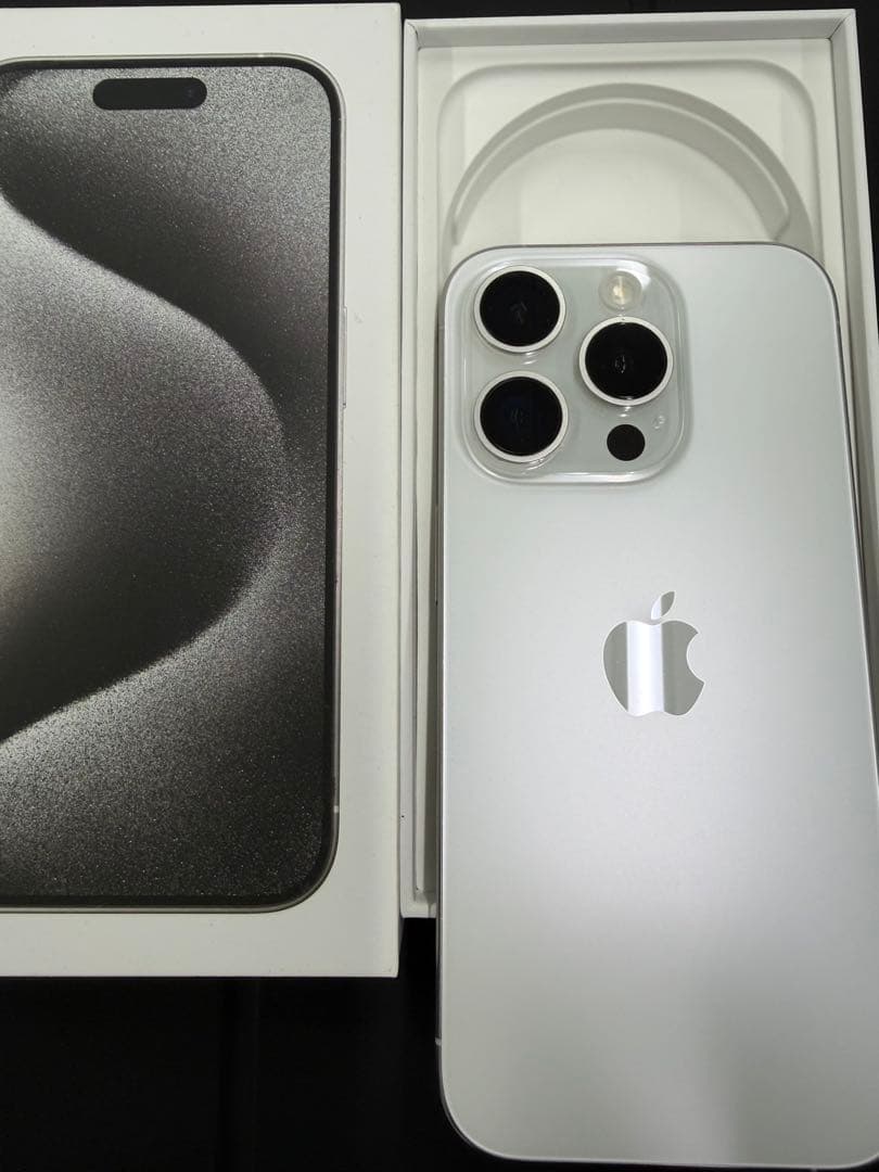 iPhone 15Pro ホワイトチタニウム　本体