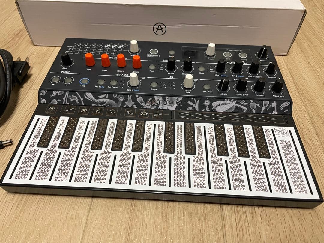 鍵盤楽器 Arturia MICROFREAK