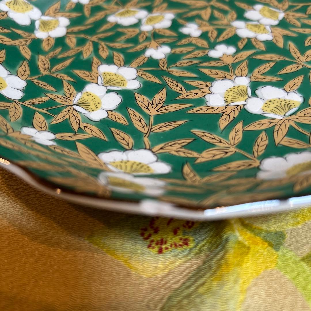 美品 有田焼　弥生窯美泉 中皿４枚セット　金彩花文様　緑彩錦山茶花