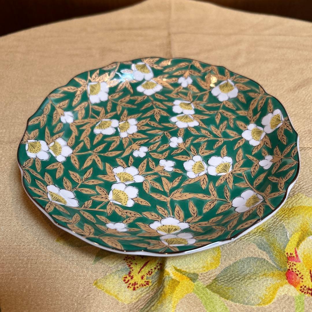 美品 有田焼　弥生窯美泉 中皿４枚セット　金彩花文様　緑彩錦山茶花