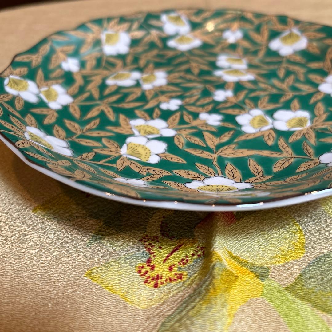 美品 有田焼　弥生窯美泉 中皿４枚セット　金彩花文様　緑彩錦山茶花