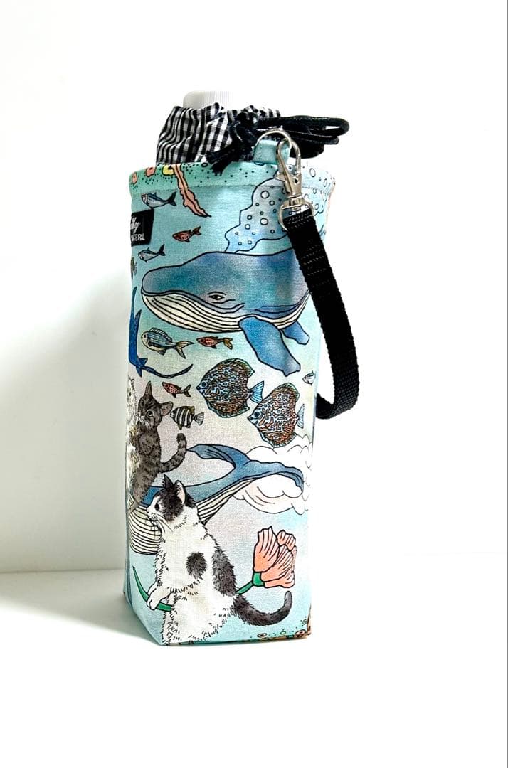 おとぎの国の♪保温保冷ボトルカバー 持ち手付き♪猫と仲間たち＊クジラ＆ネコ