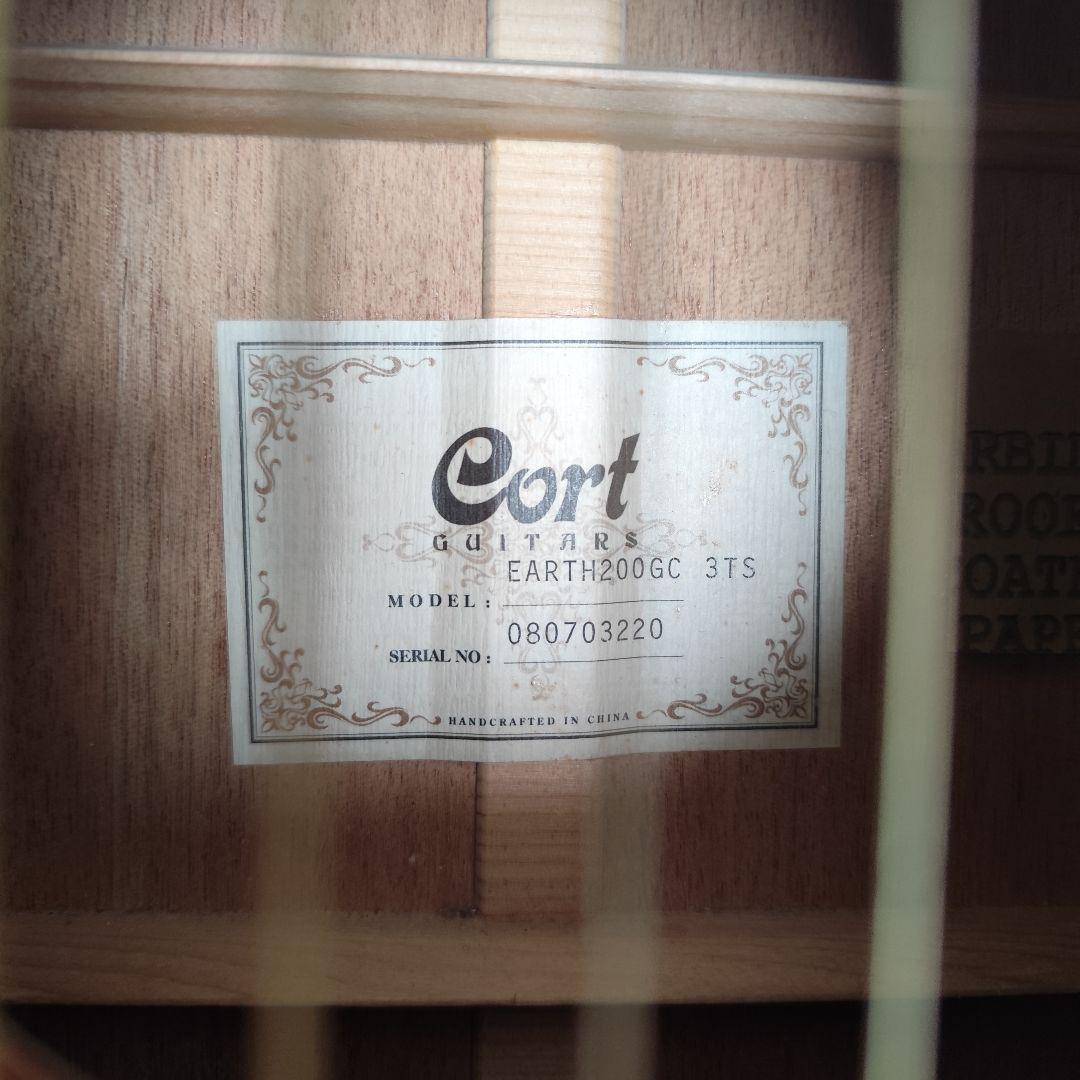 Cort Earth 200GC 3TS トップ＆バック単板 アームレスト仕様