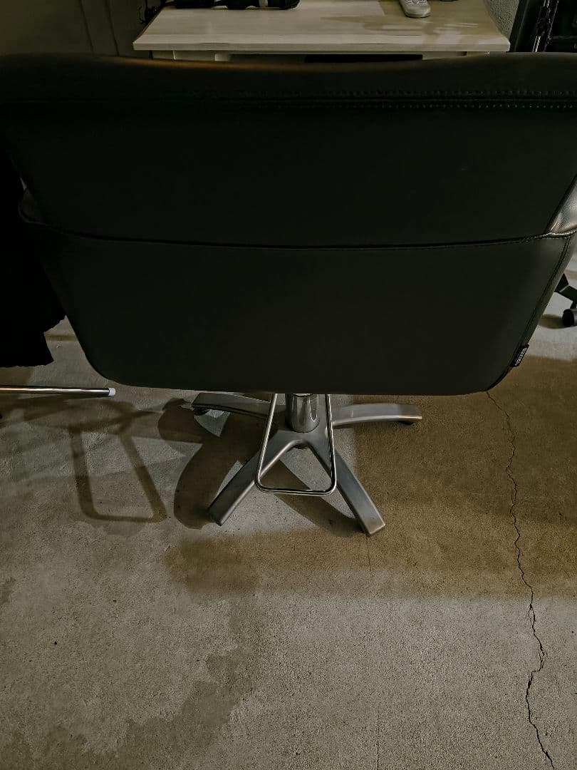 タカラベルモント　カットチェア　カットイス　レザー　黒