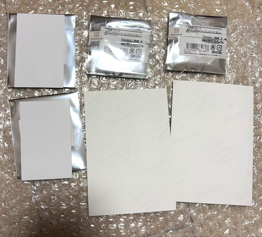 進撃の巨人　冬の歩み　イラストカード　特典ブロマイド　リヴァイ　缶バッジ