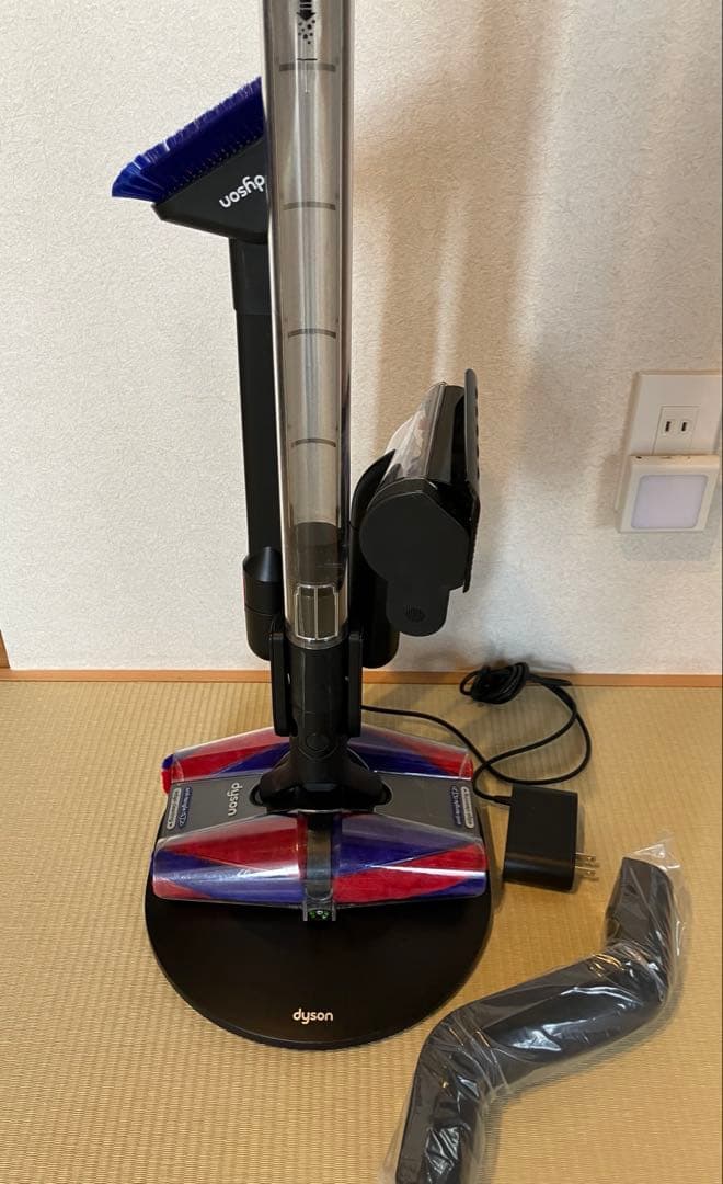 予備バッテリー付 DysonPencilVac Fluffycones SV50