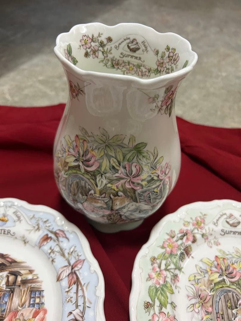 aqua　ロイヤルドルトンブランブリーヘッジ　プレート 4枚 四季 花瓶