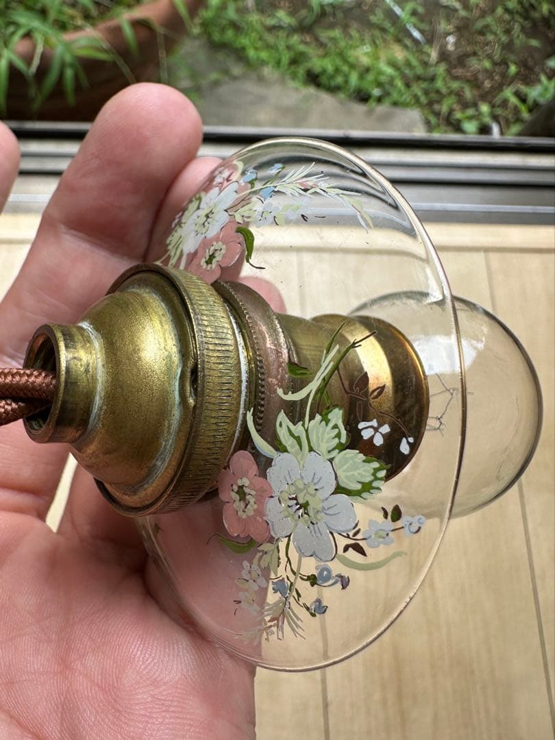 フランス アンティーク 可愛らしいフローラルの絵付けがされた小さなアトリエランプ