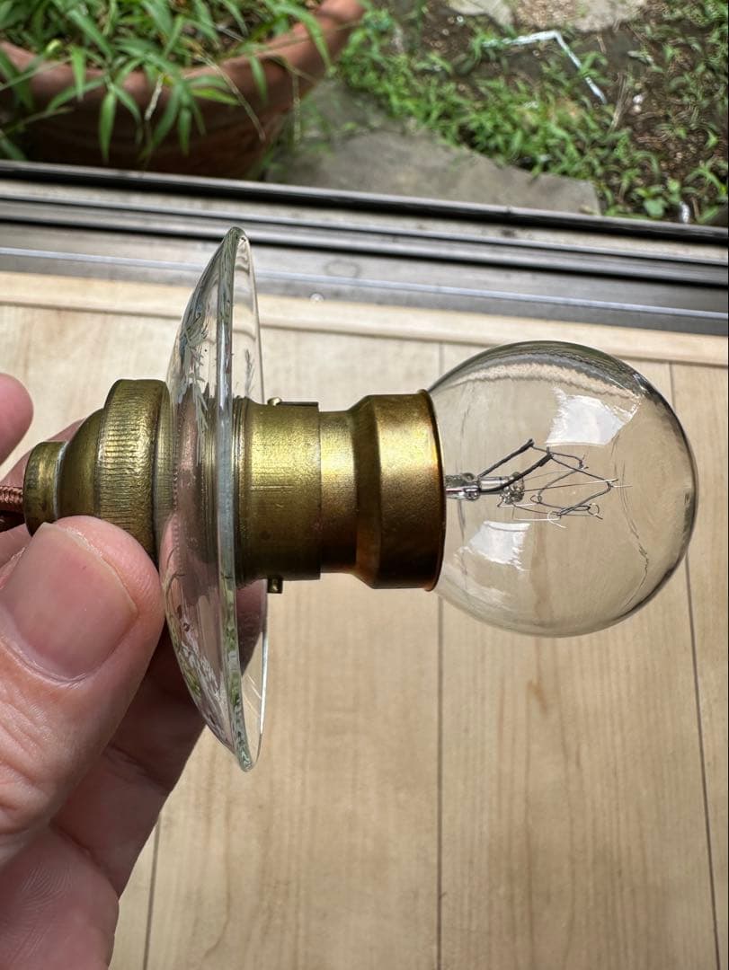 フランス アンティーク 可愛らしいフローラルの絵付けがされた小さなアトリエランプ