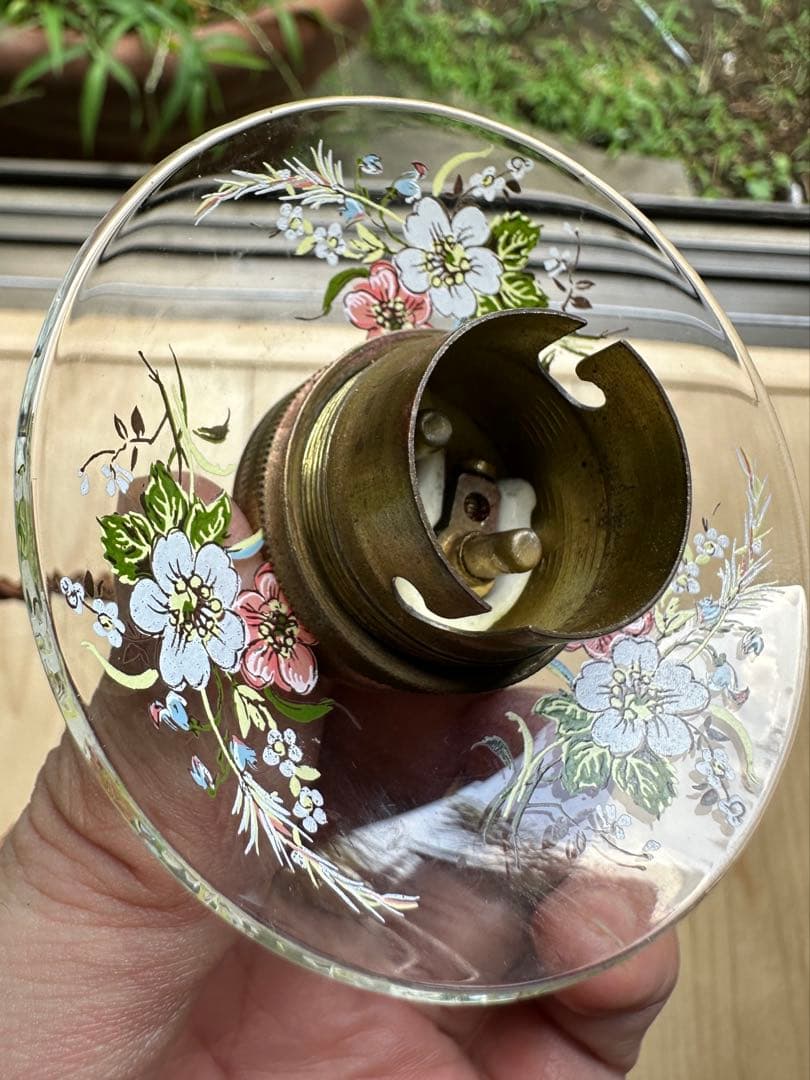 フランス アンティーク 可愛らしいフローラルの絵付けがされた小さなアトリエランプ