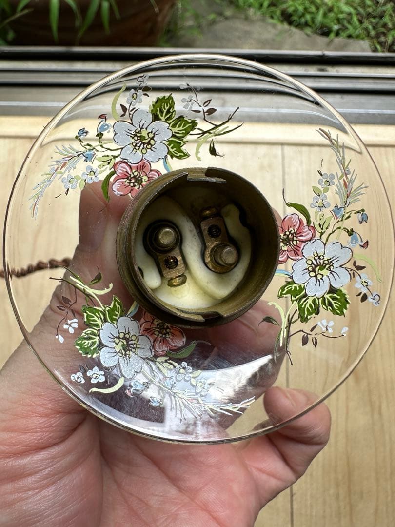 フランス アンティーク 可愛らしいフローラルの絵付けがされた小さなアトリエランプ