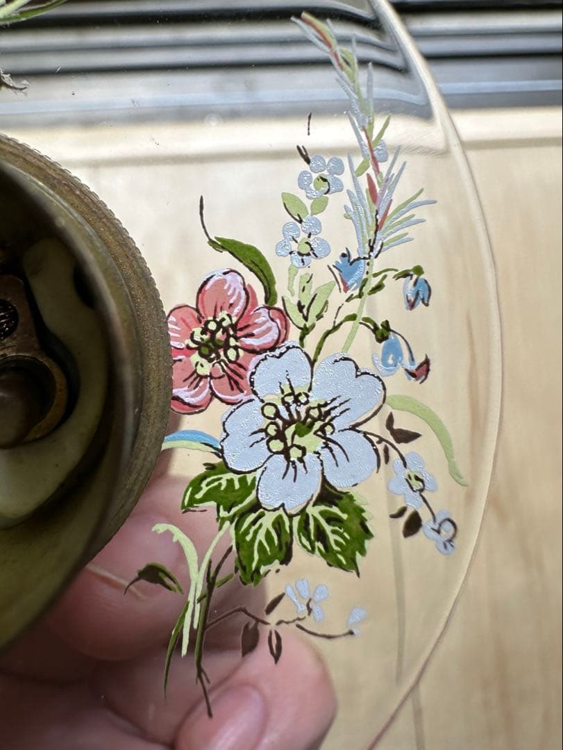 フランス アンティーク 可愛らしいフローラルの絵付けがされた小さなアトリエランプ