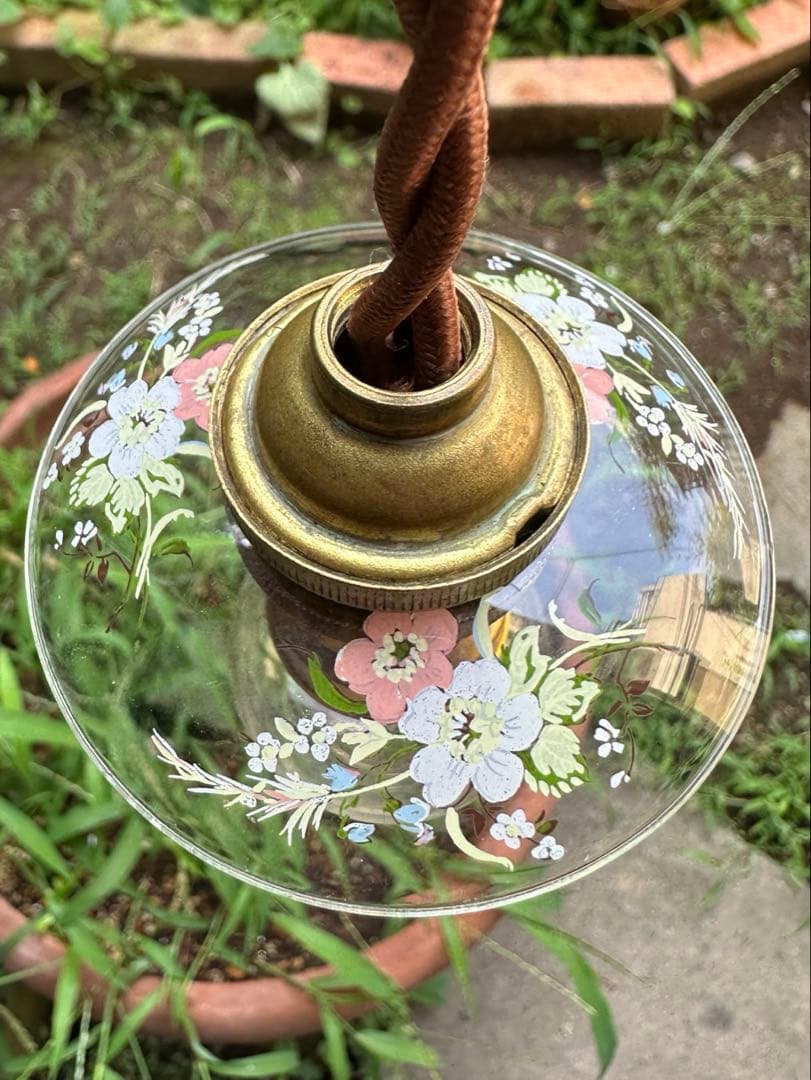 フランス アンティーク 可愛らしいフローラルの絵付けがされた小さなアトリエランプ