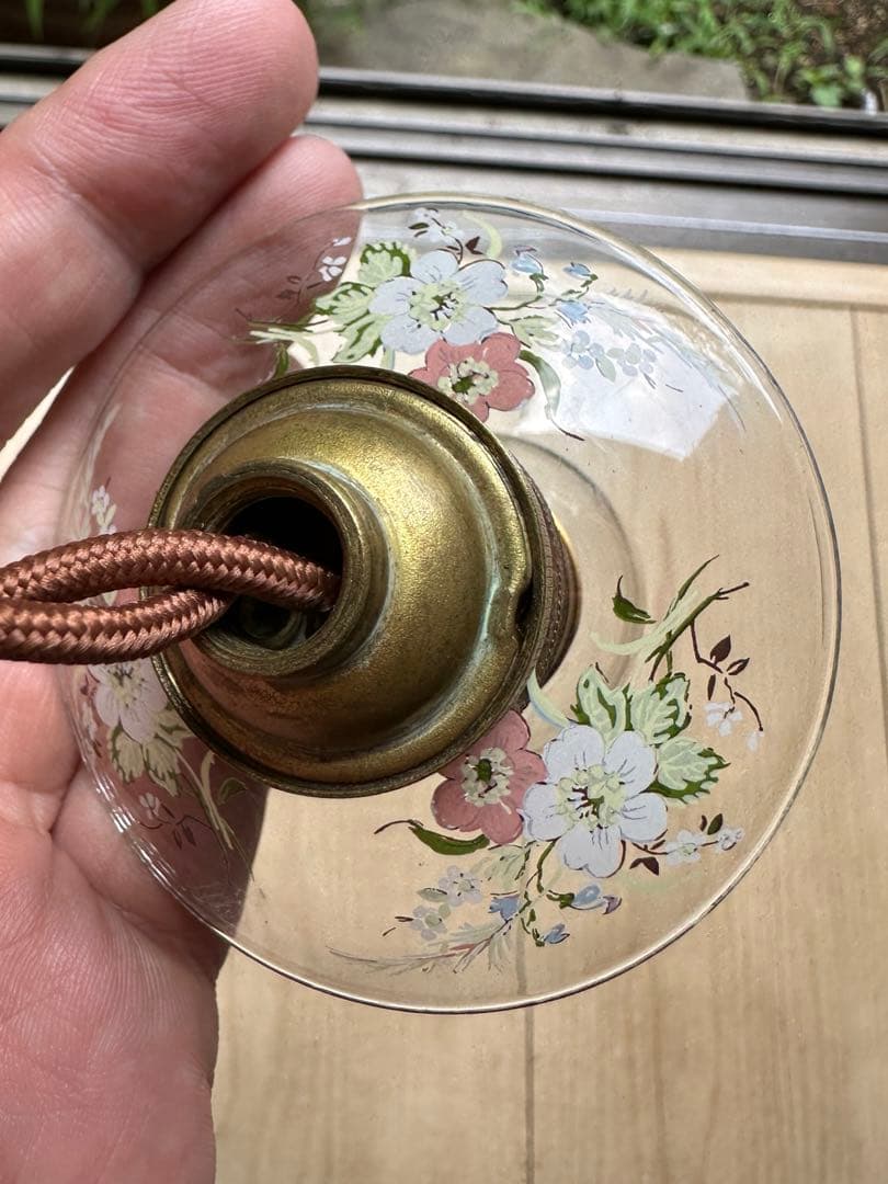 フランス アンティーク 可愛らしいフローラルの絵付けがされた小さなアトリエランプ