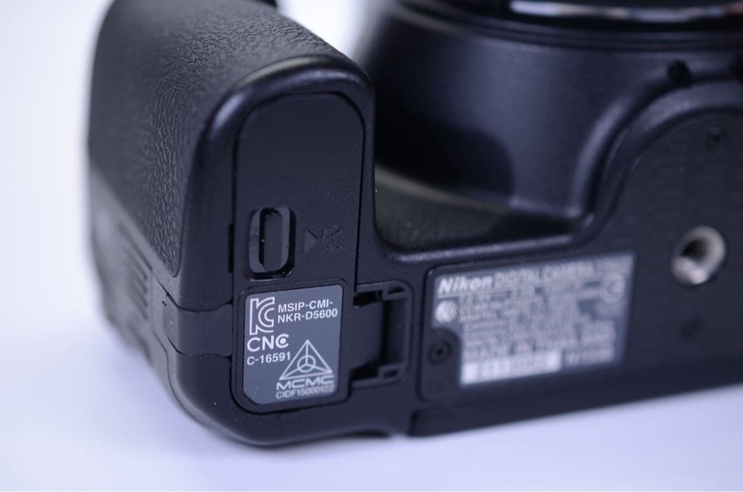 【ショット数極少 838枚！】 D5600 レンズセット／動作良好