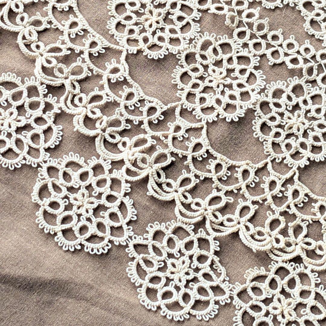 タティングレースのテーブルセンター（55cm）
