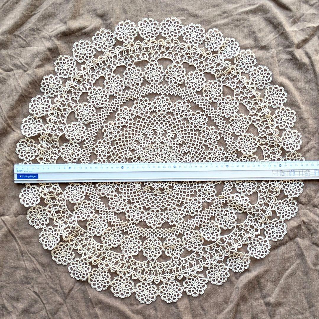タティングレースのテーブルセンター（55cm）