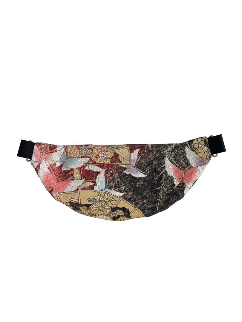 帯リメイクバッグ　赤と金に舞う扇と蝶のボディバッグ（正絹・吉祥文様・一点物）