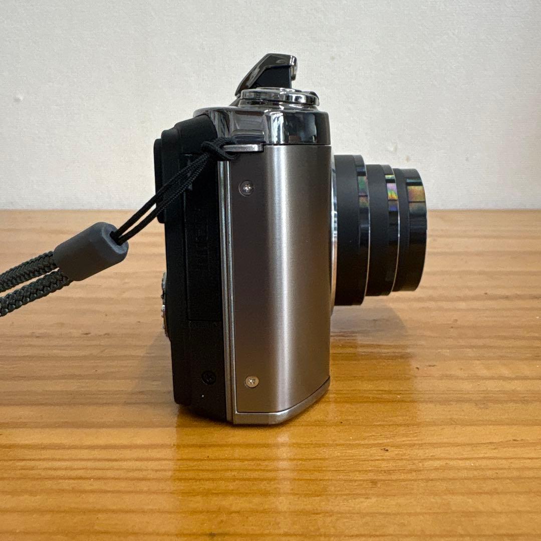 オリンパス　コンパクトデジカメ　20倍ズーム　SZ-11