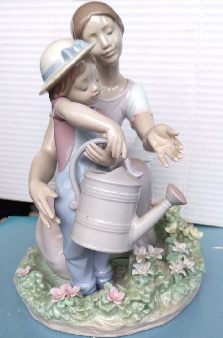 レア 美品 リヤドロ LLADRO ママのお手伝い フィギュリン 箱あり8028