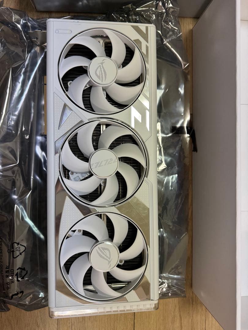 グラフィックボード・グラボ・ビデオカード ASUS ROG Strix RTX 4080 White OC