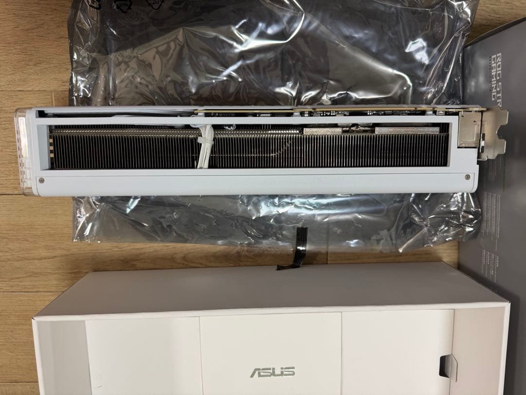 グラフィックボード・グラボ・ビデオカード ASUS ROG Strix RTX 4080 White OC