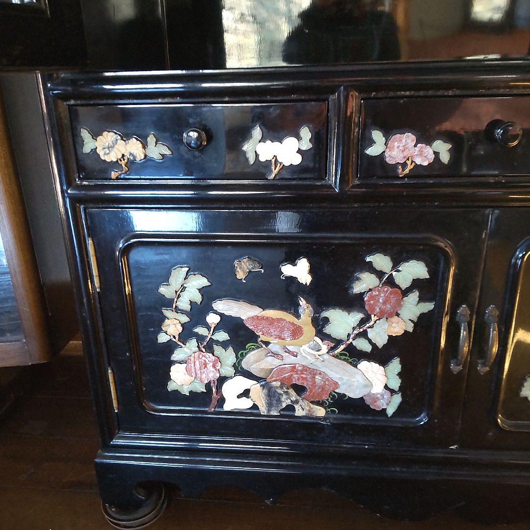 貴重　飾り棚〜天然宝石翡翠？等多数、螺鈿とは異ります。